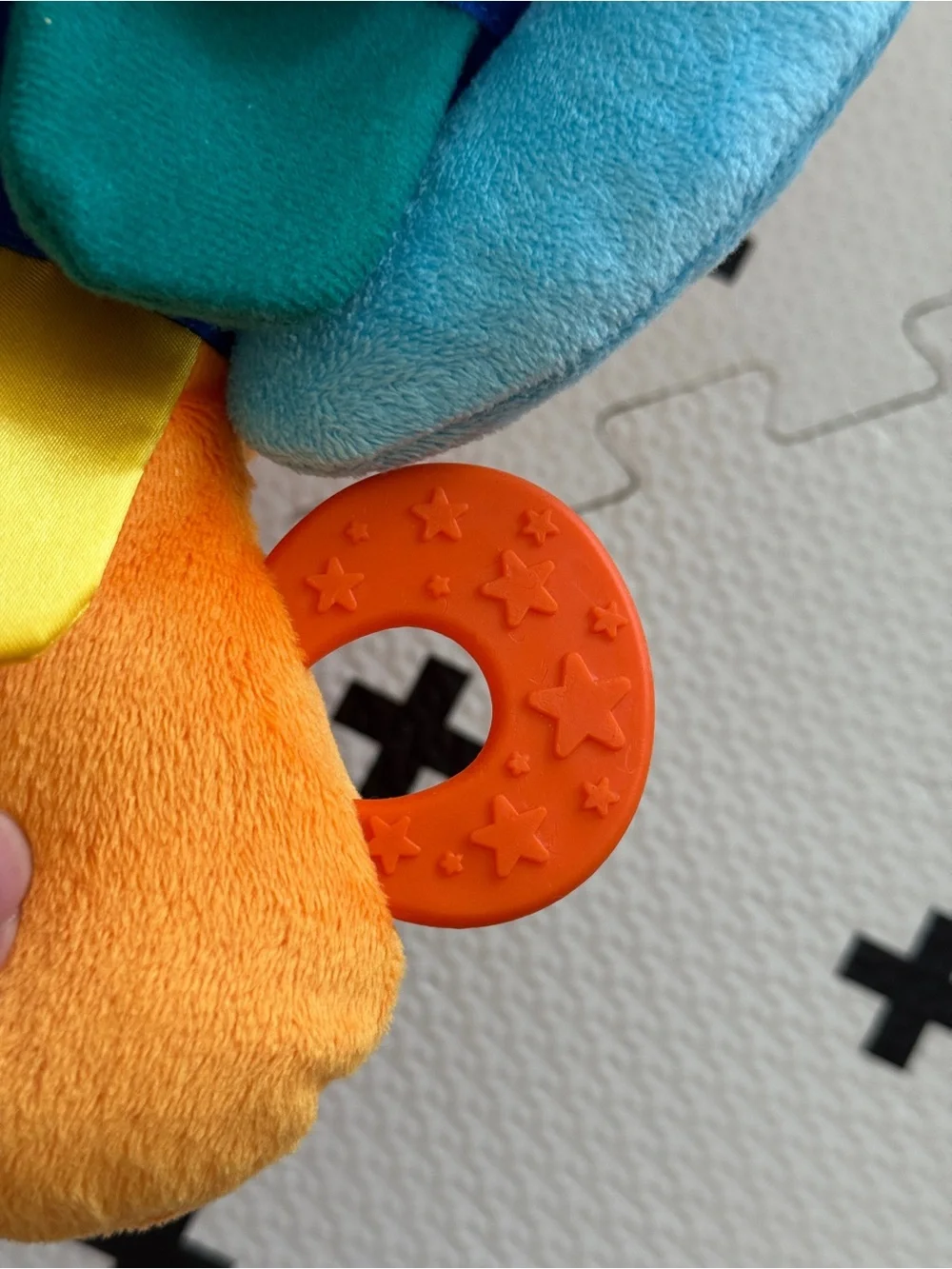 Melissa & Doug Multi-Textured Flip Fish sensory Baby Toy Orange Multi 0-9m GUC